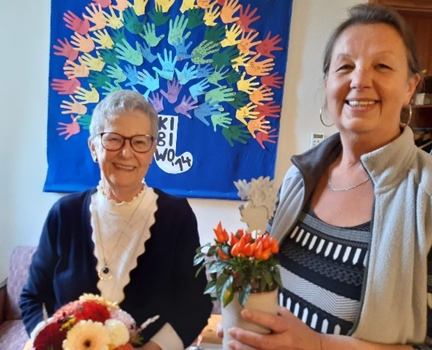 Langjährige Leiterin Frau Sackstraus (links). die neue Leiterin Frau Helgert (rechts) 